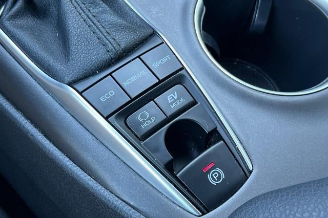 2022 Toyota Camry Hybrid LE