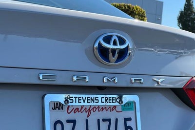 2022 Toyota Camry Hybrid LE