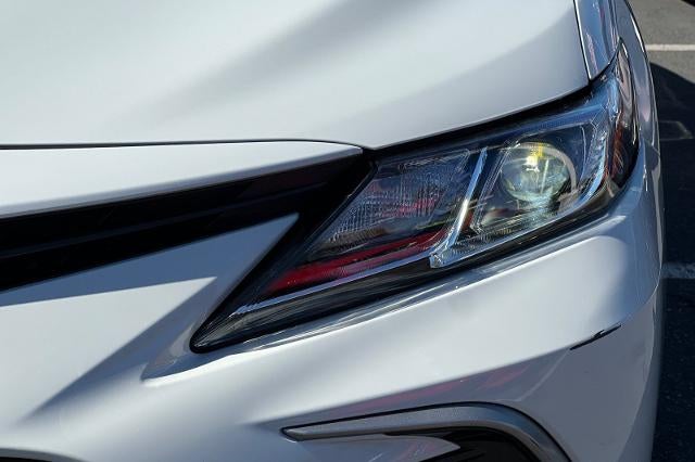 2022 Toyota Camry Hybrid LE