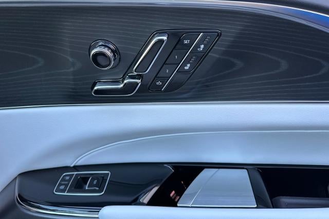 2025 Cadillac LYRIQ Luxury 1