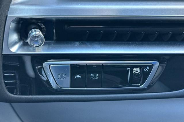 2025 Cadillac LYRIQ Luxury 1