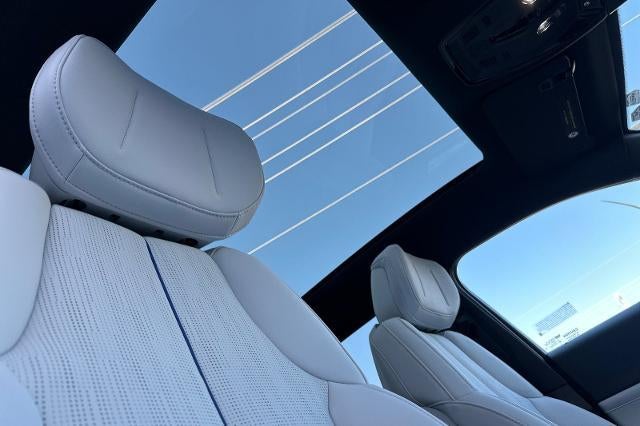 2025 Cadillac LYRIQ Luxury 1