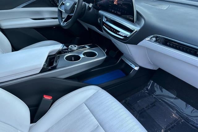 2024 Cadillac LYRIQ Luxury 1