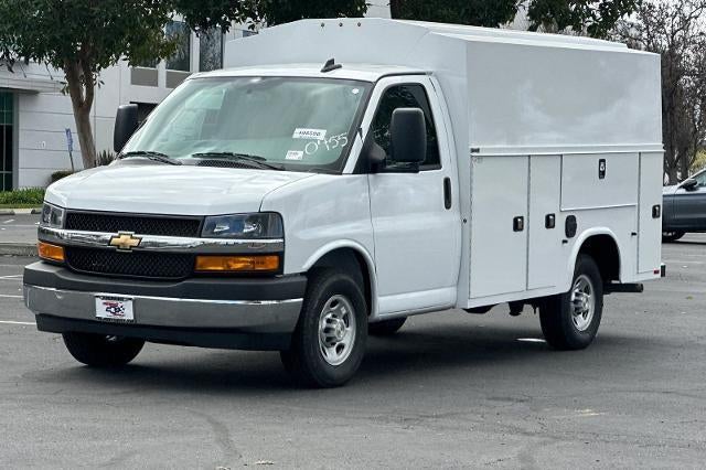 2026 Chevrolet Express Cutaway 3500 Base