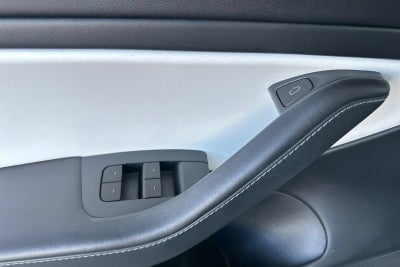 2021 Tesla Model 3 Standard Range Plus Rear-Wheel Drive