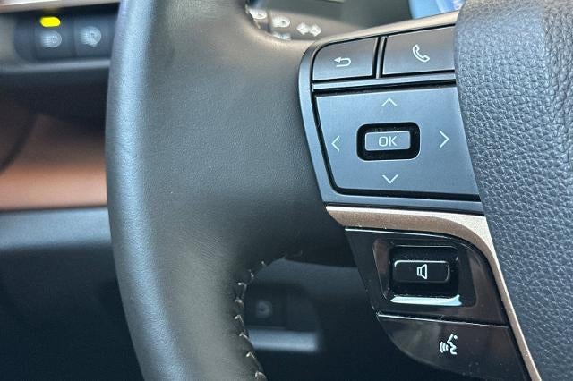 2025 Toyota Crown Signia XLE
