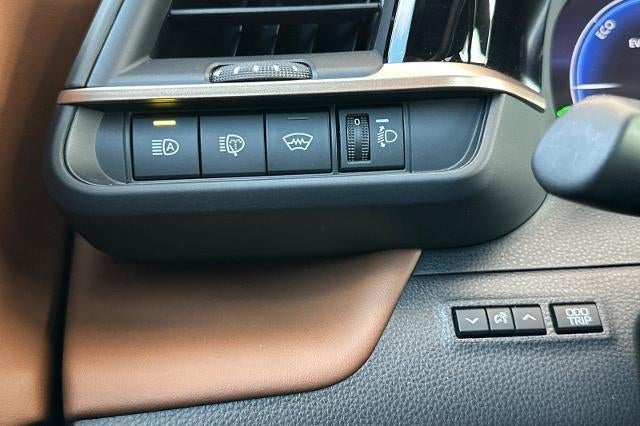 2025 Toyota Crown Signia XLE