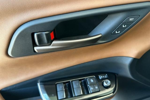 2025 Toyota Crown Signia XLE