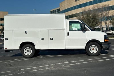 2025 Chevrolet Express Cutaway 3500 Base