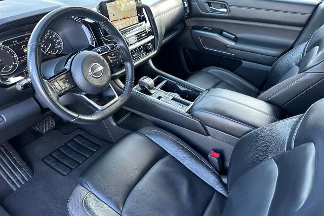 2022 Nissan Pathfinder SL 2WD