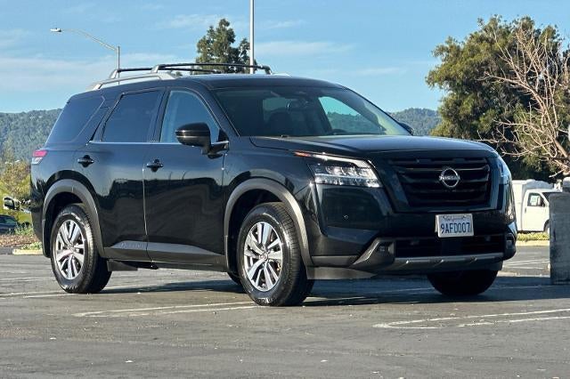 2022 Nissan Pathfinder SL 2WD