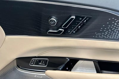 2025 Cadillac LYRIQ Luxury 3