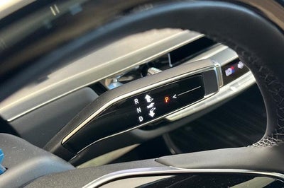 2025 Cadillac LYRIQ Luxury 3