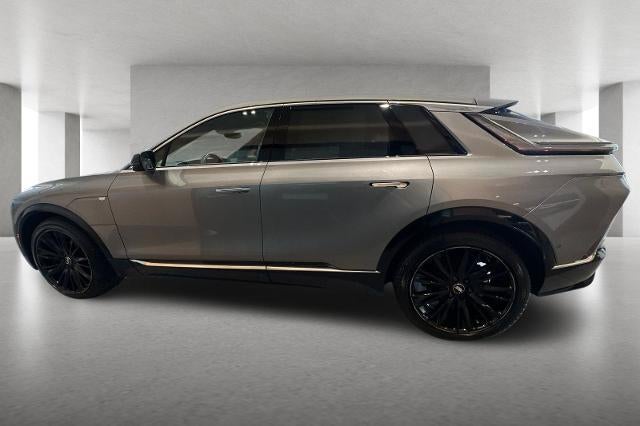 2025 Cadillac LYRIQ Luxury 3