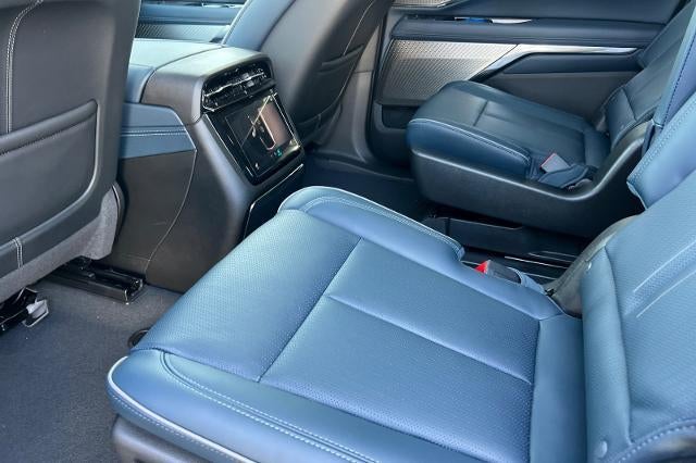 2025 Cadillac ESCALADE IQ Sport 2