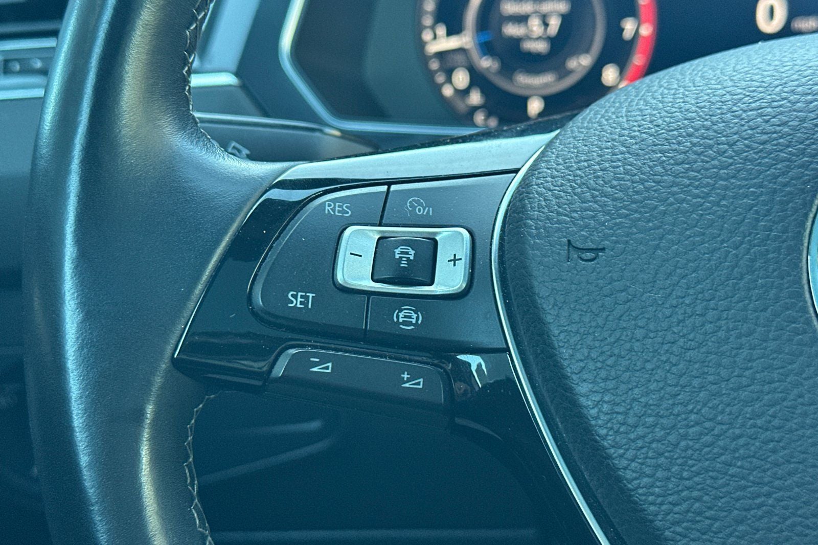 2019 Volkswagen Tiguan 2.0T SEL R-Line