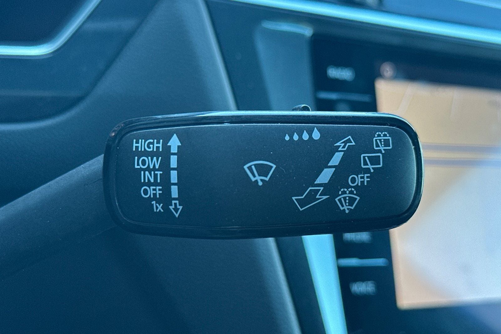 2019 Volkswagen Tiguan 2.0T SEL R-Line