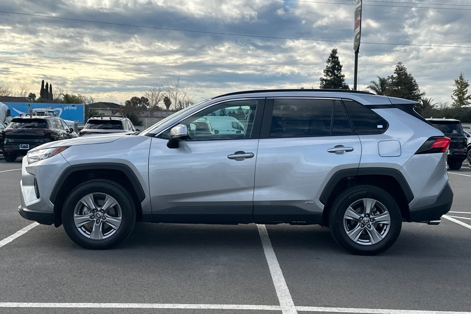 2024 Toyota RAV4 Hybrid XLE