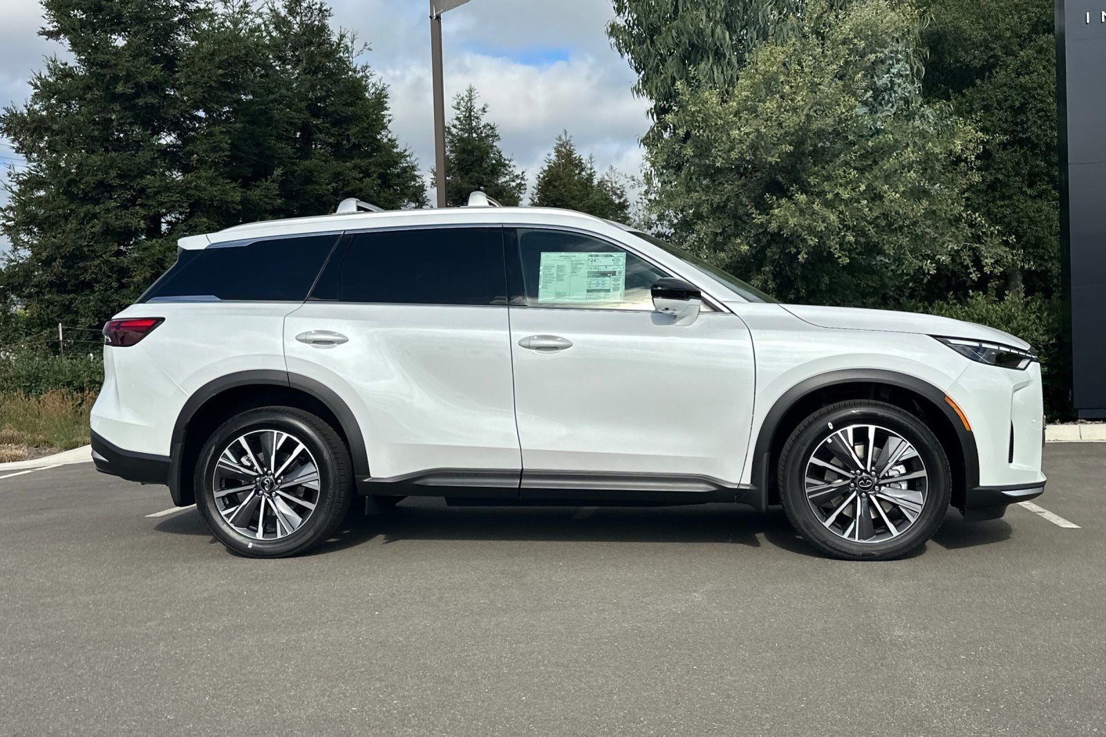 2027 INFINITI QX60 Luxe AWD