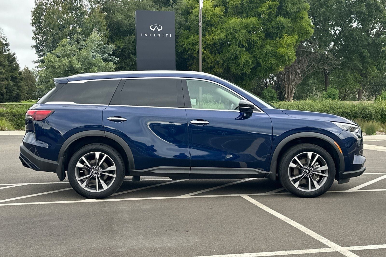 2023 INFINITI QX60 LUXE FWD