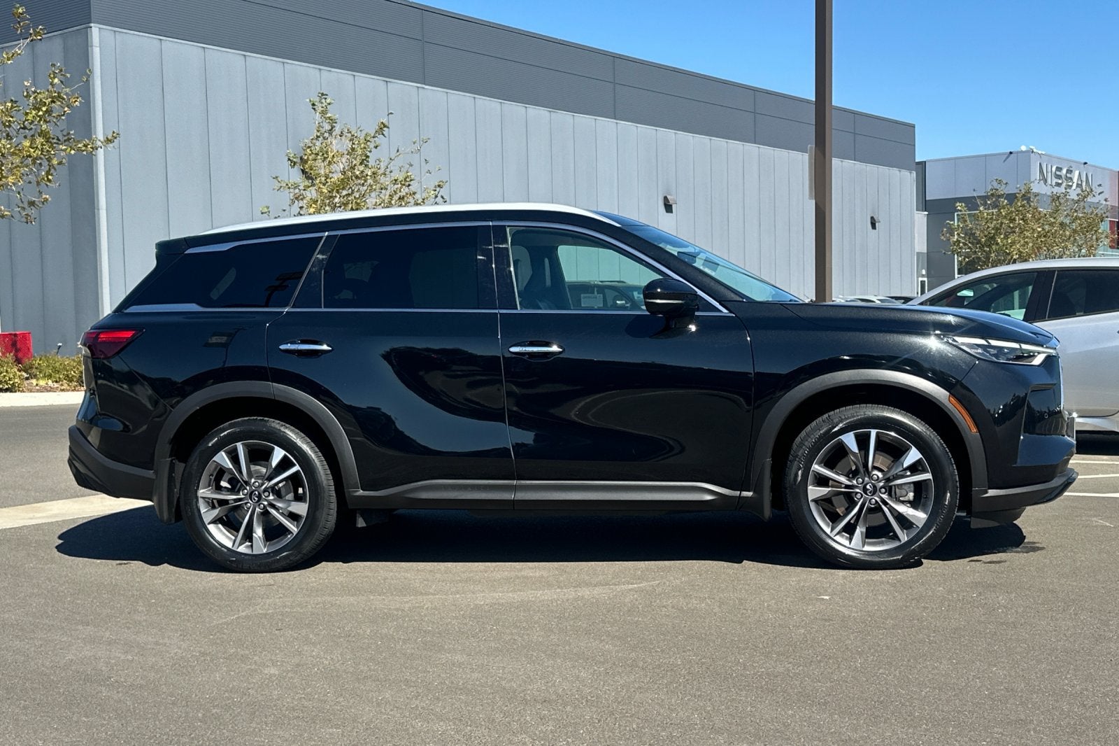2023 INFINITI QX60 LUXE FWD