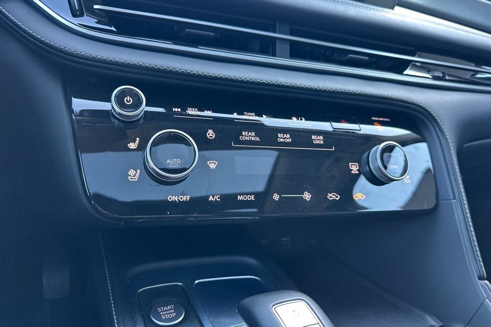 2023 INFINITI QX60 LUXE