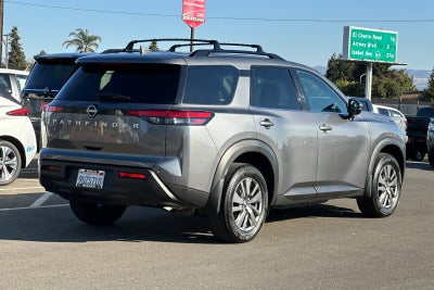 2025 Nissan Pathfinder SV