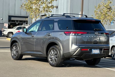 2025 Nissan Pathfinder SV
