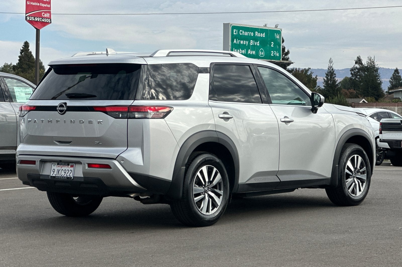 2024 Nissan Pathfinder SL