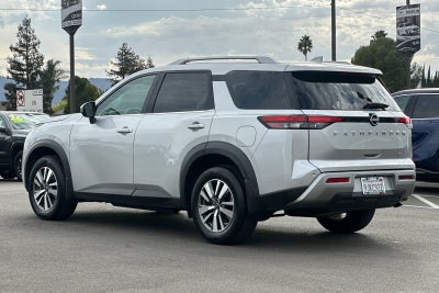 2024 Nissan Pathfinder SL