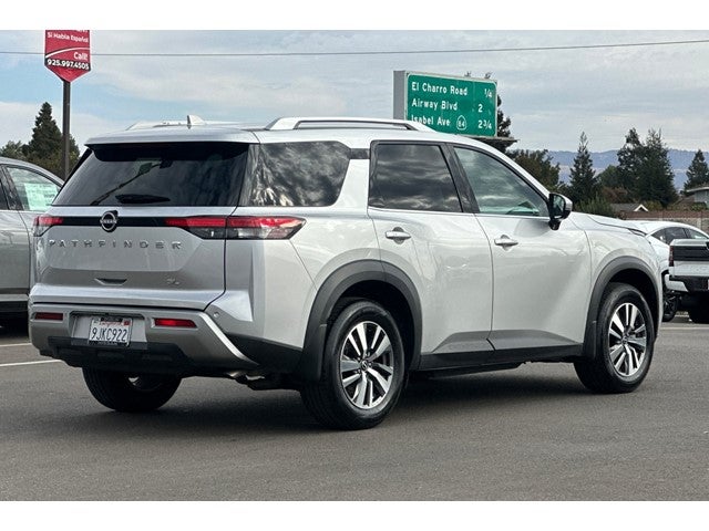 2024 Nissan Pathfinder SL
