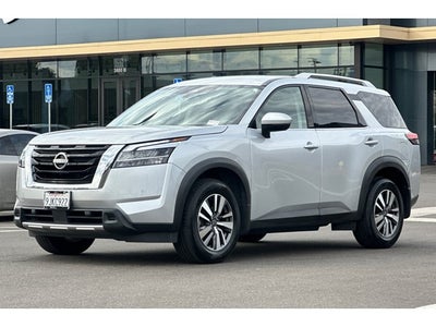 2024 Nissan Pathfinder SL