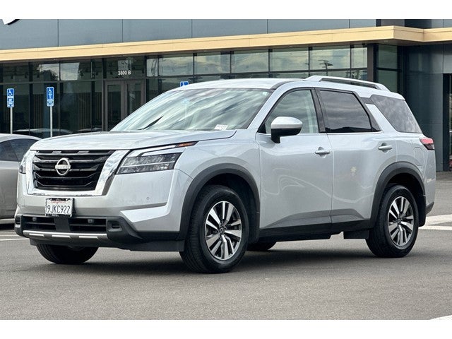 2024 Nissan Pathfinder SL