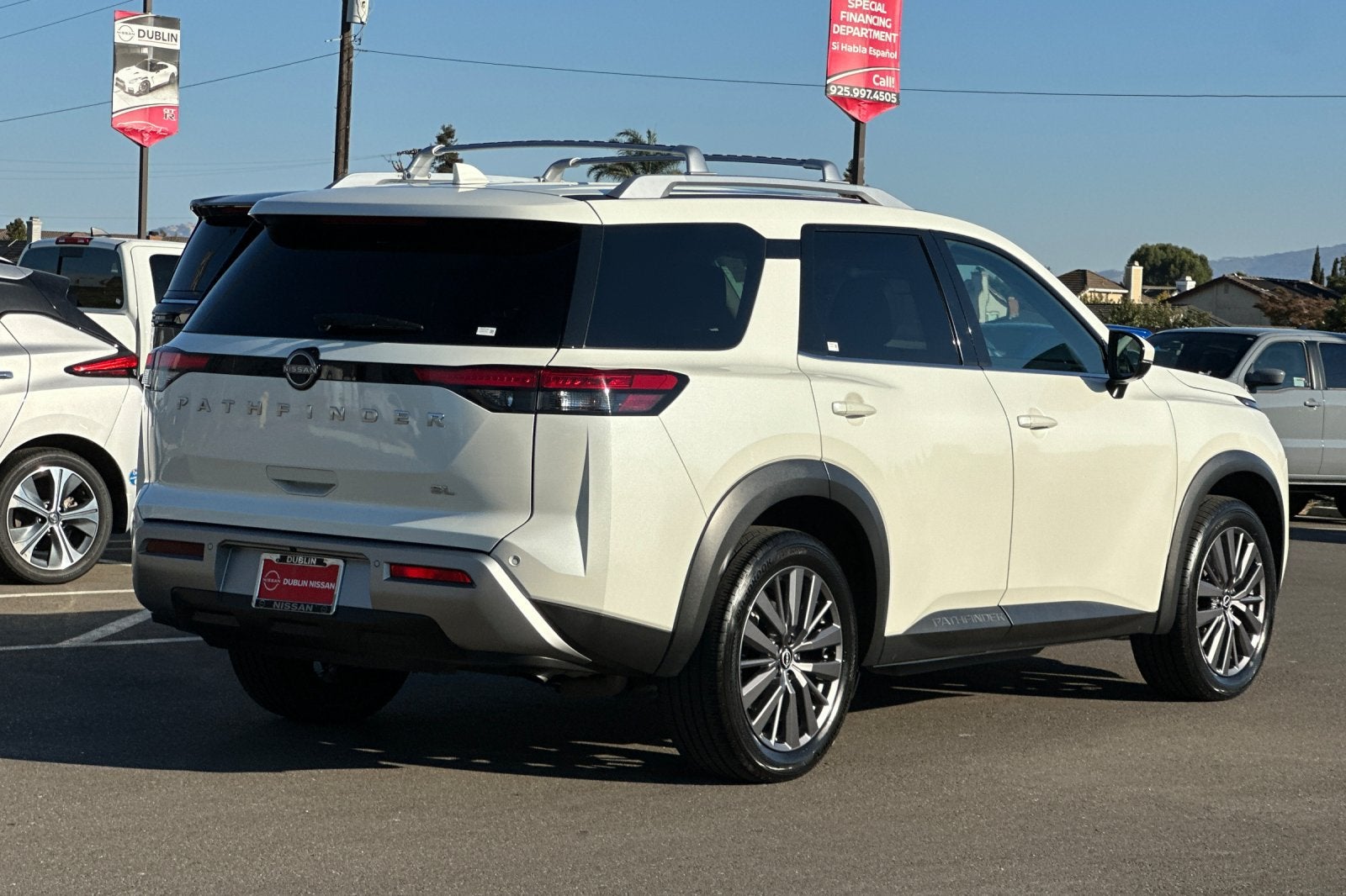 2023 Nissan Pathfinder SL