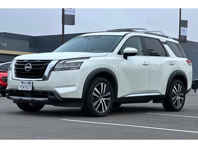 2023 Nissan Pathfinder Platinum