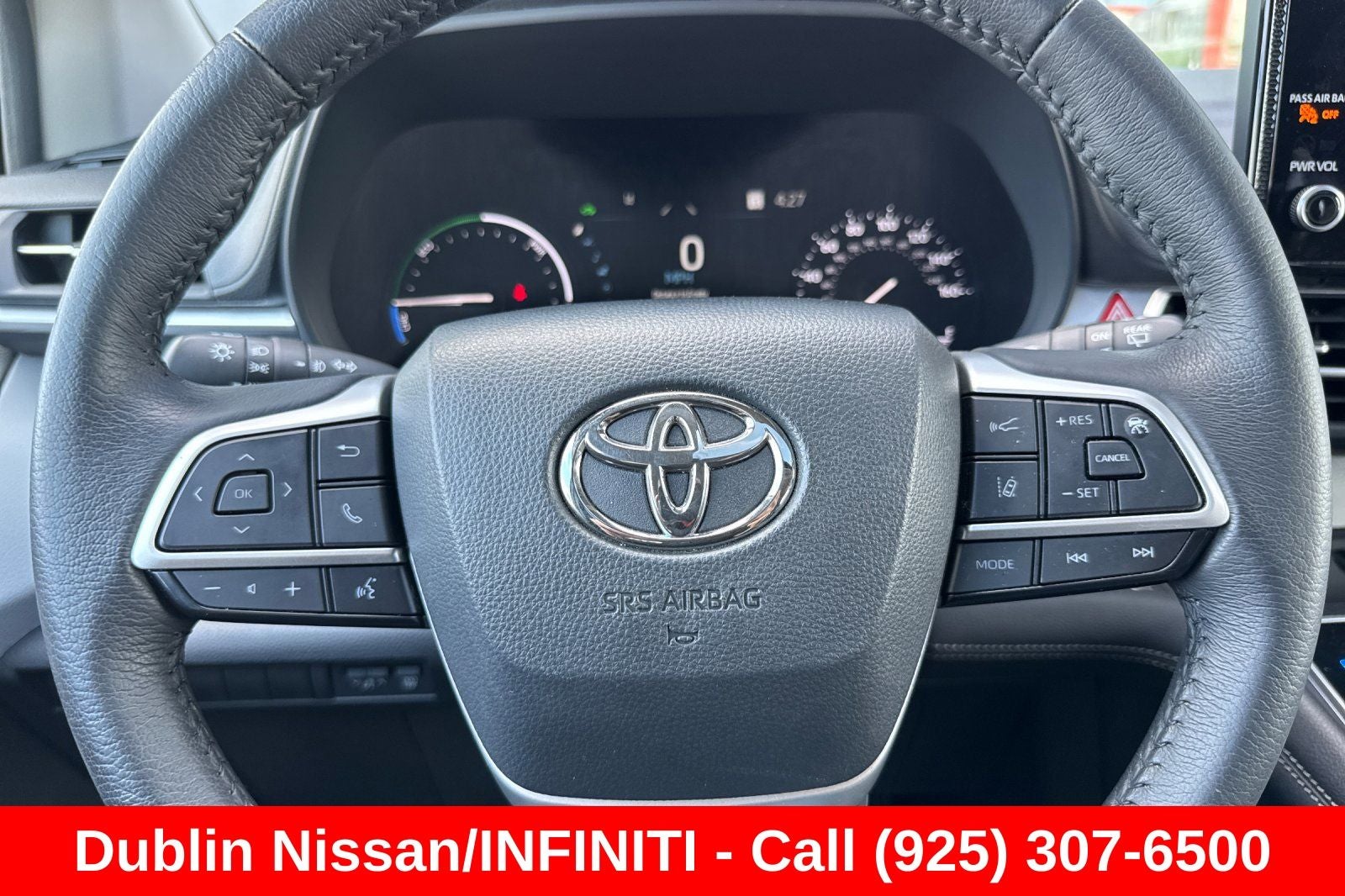 2025 Toyota Sienna XLE 8 Passenger