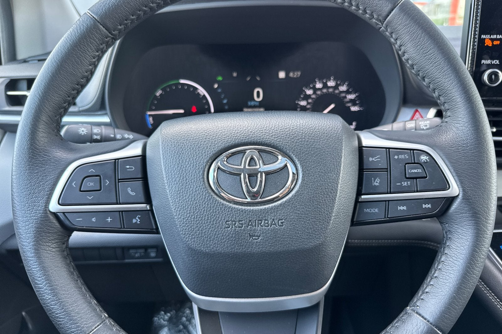 2025 Toyota Sienna XLE 8 Passenger