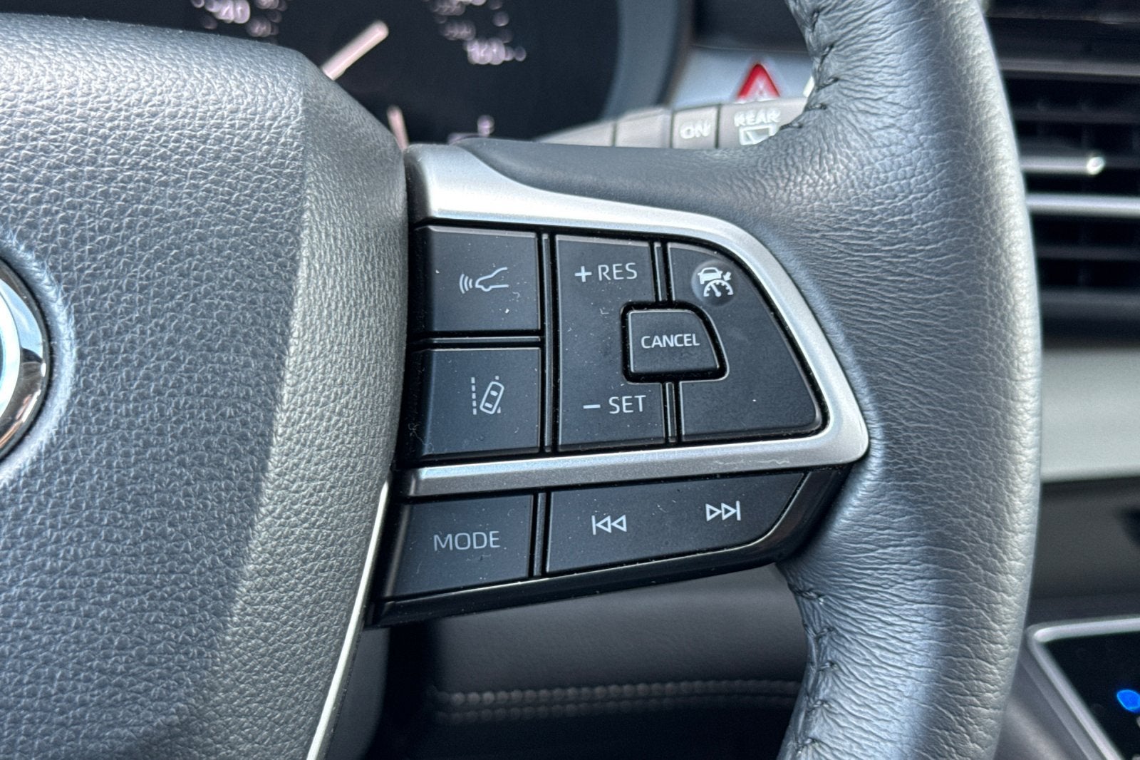 2025 Toyota Sienna XLE 8 Passenger