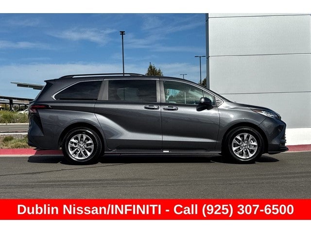 2025 Toyota Sienna XLE 8 Passenger