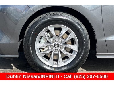 2025 Toyota Sienna XLE 8 Passenger