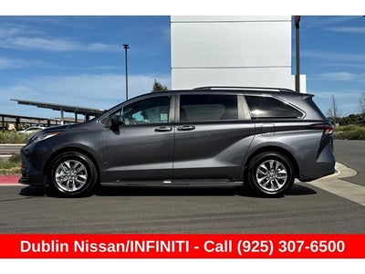 2025 Toyota Sienna XLE 8 Passenger