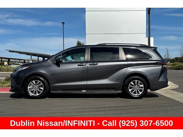 2025 Toyota Sienna XLE 8 Passenger