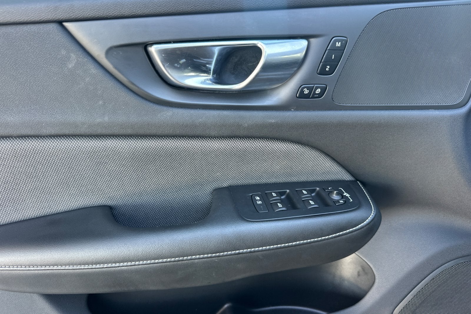 2024 Volvo S60 B5 Plus Black Edition
