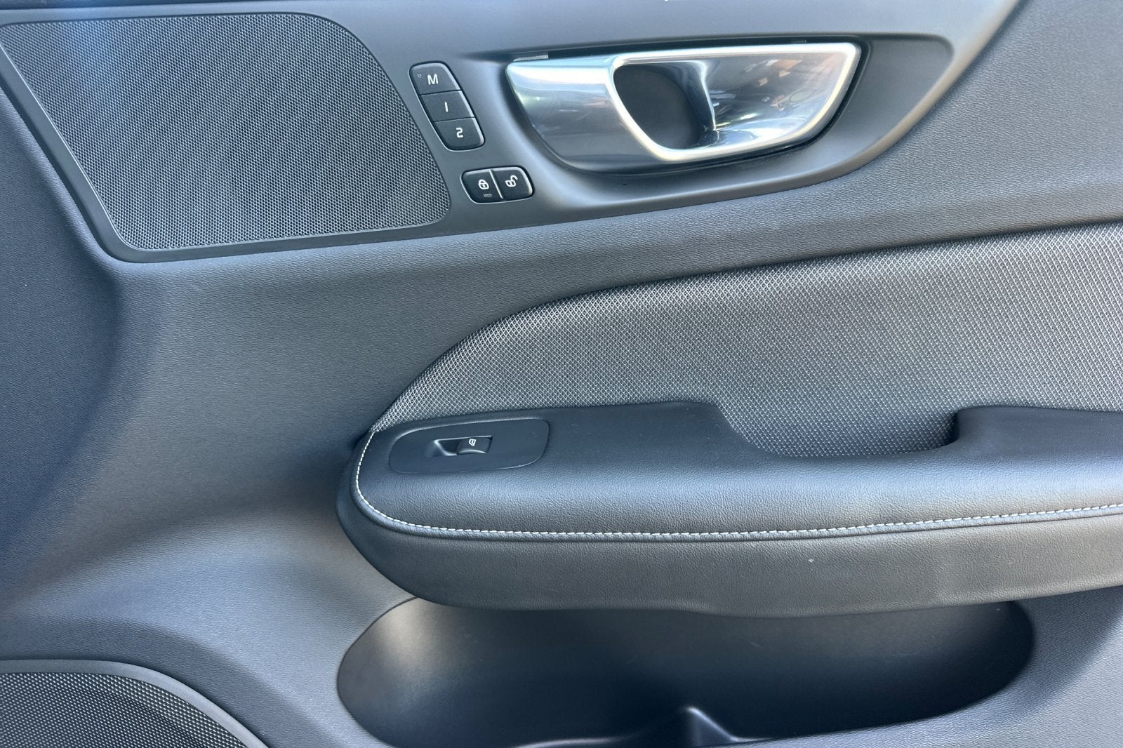 2024 Volvo S60 B5 Plus Black Edition