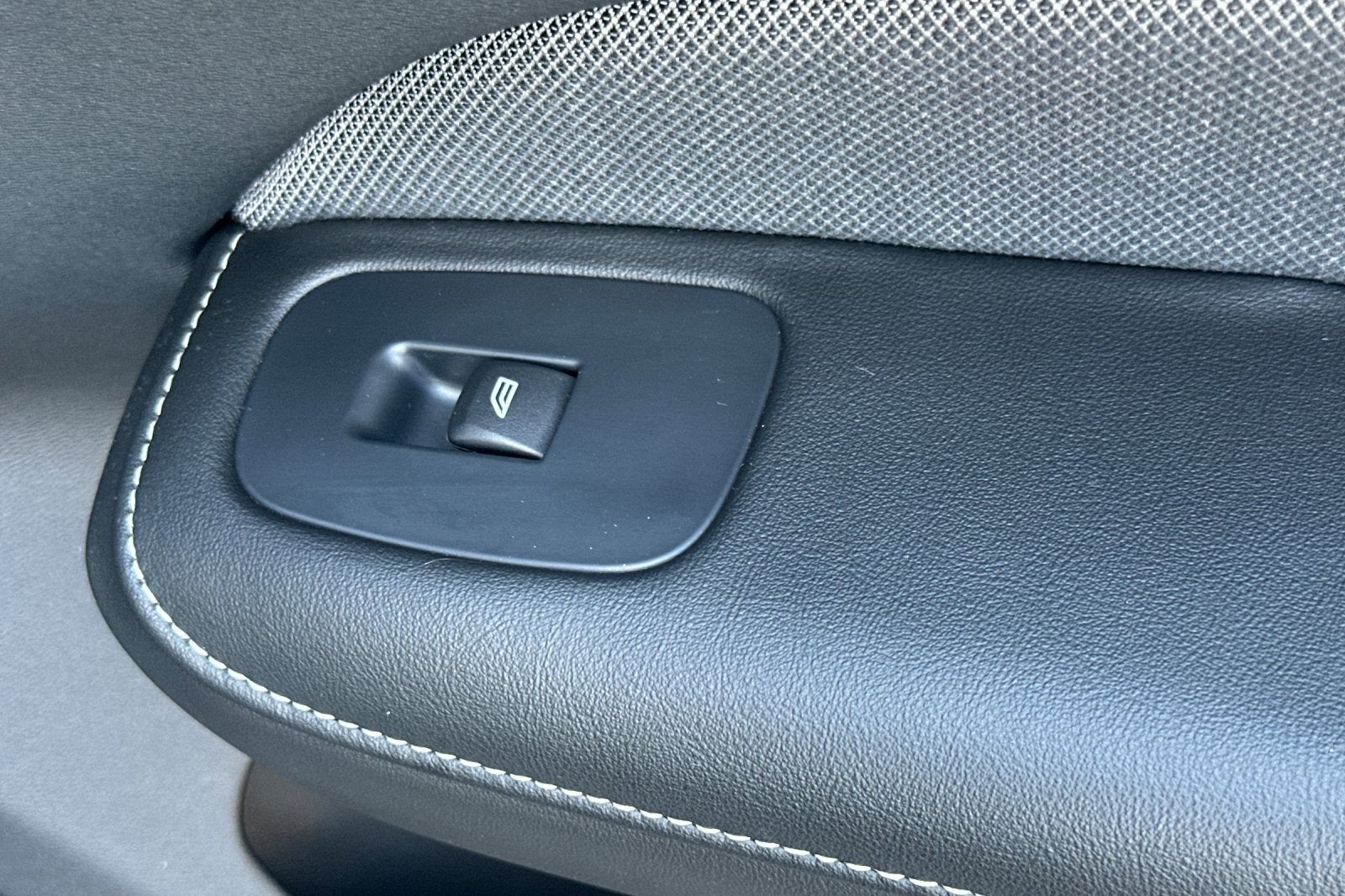 2024 Volvo S60 B5 Plus Black Edition