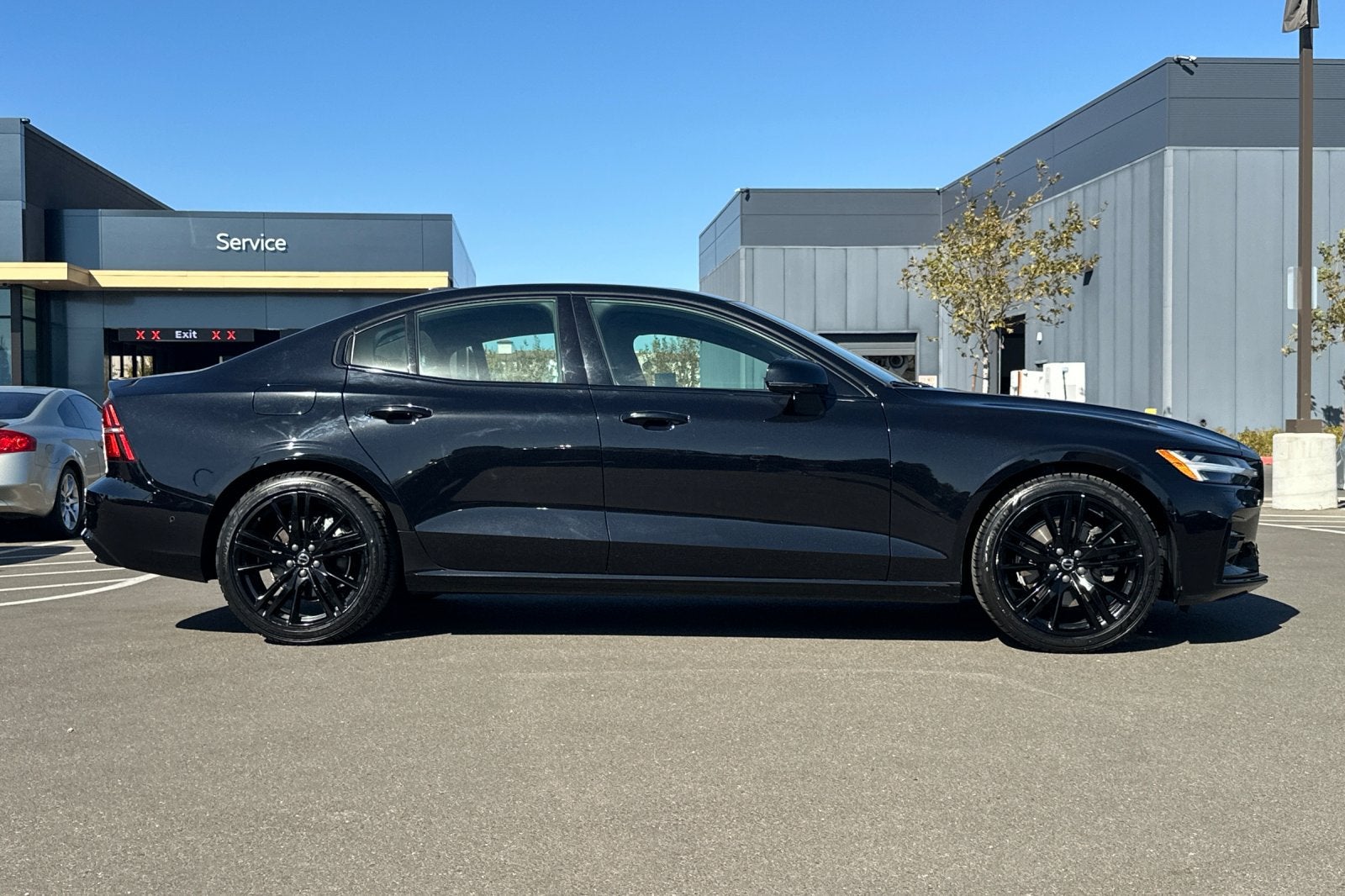 2024 Volvo S60 B5 Plus Black Edition