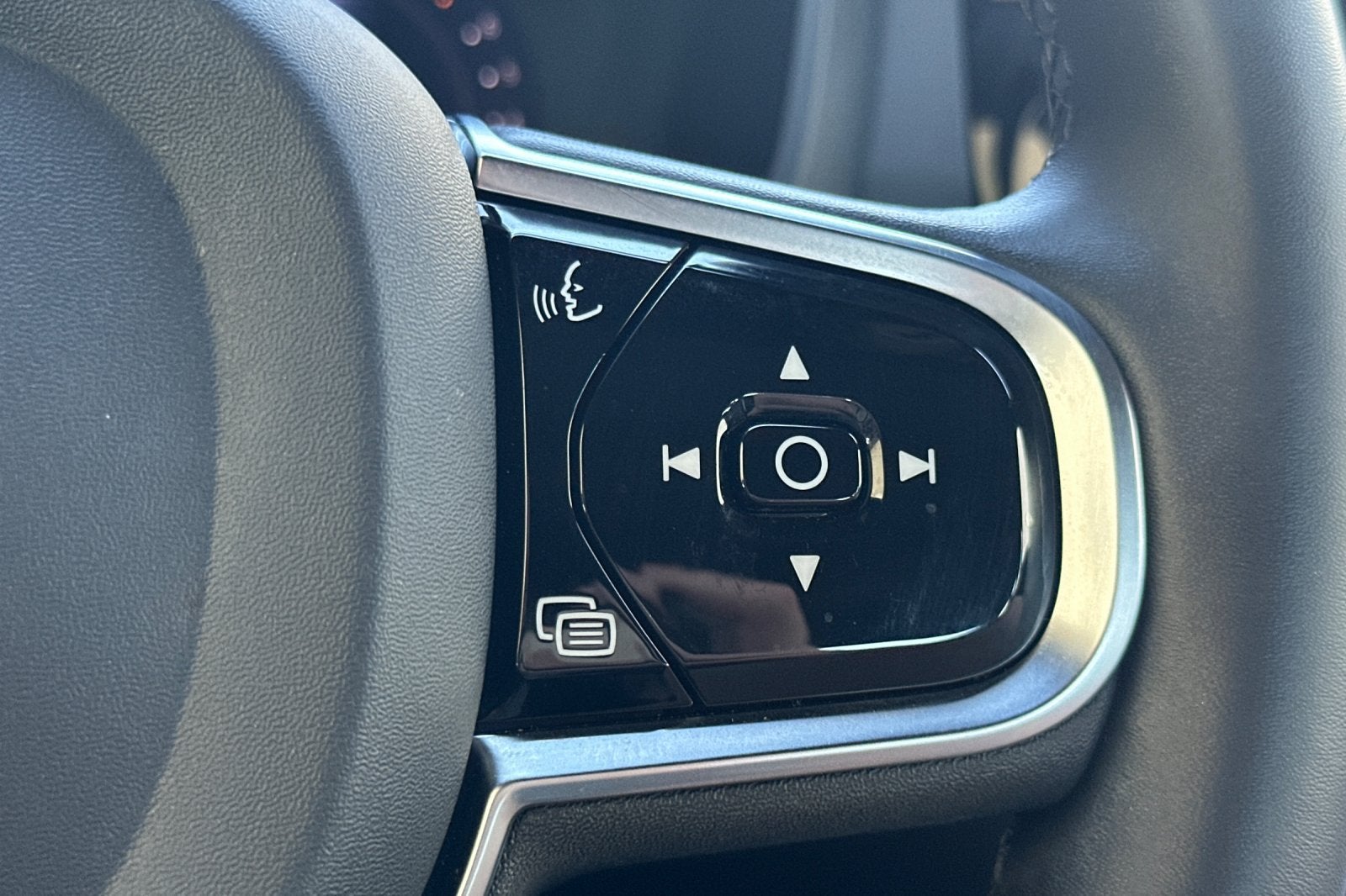 2024 Volvo S60 B5 Plus Black Edition