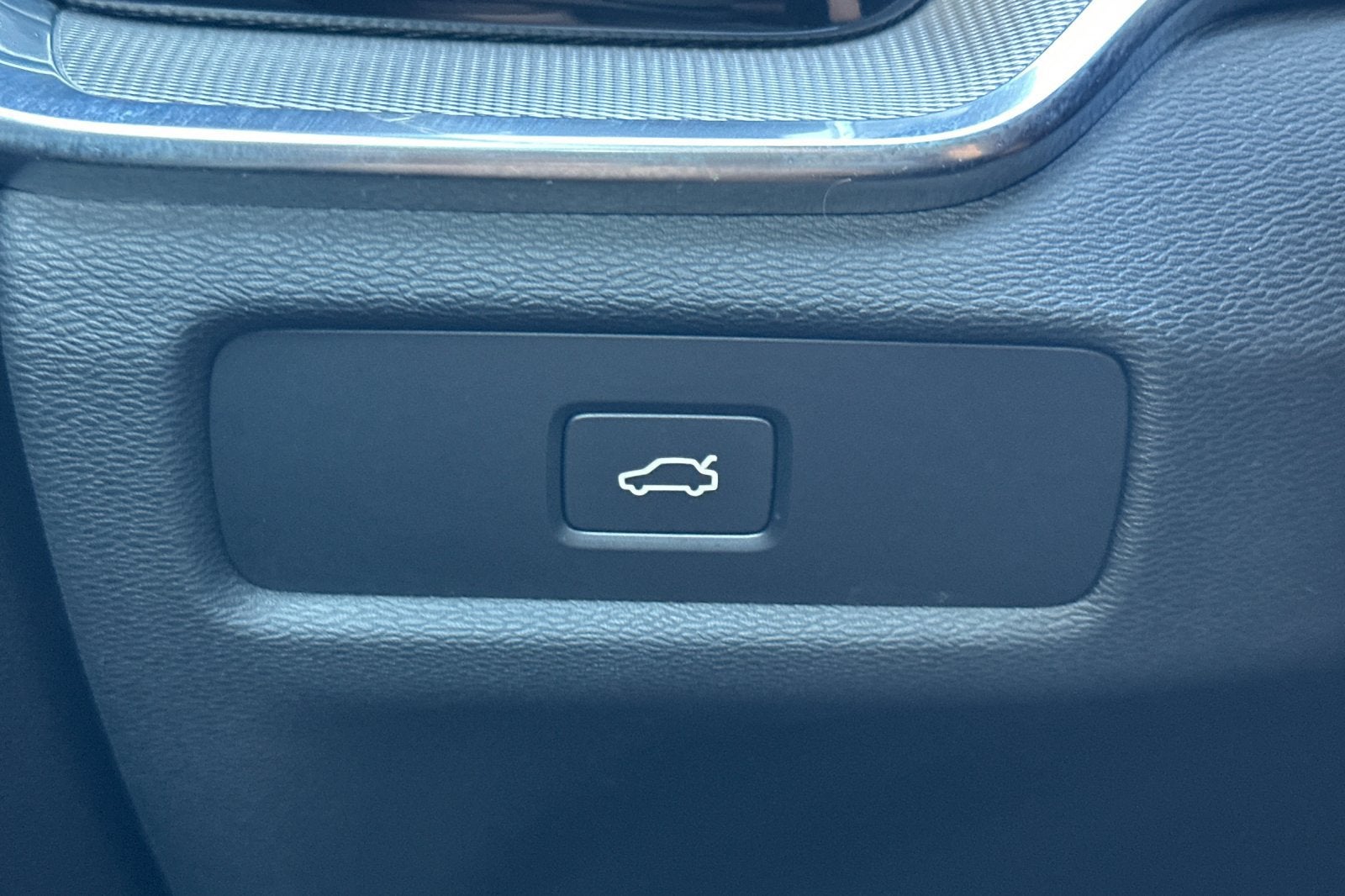 2024 Volvo S60 B5 Plus Black Edition