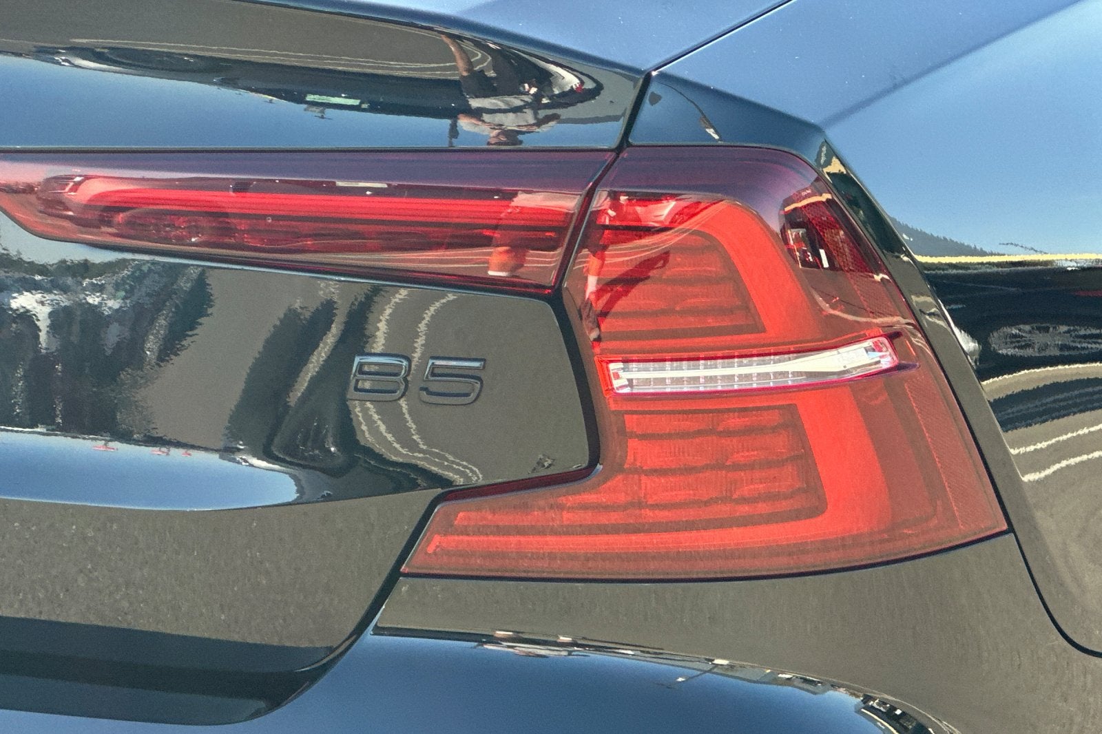 2024 Volvo S60 B5 Plus Black Edition