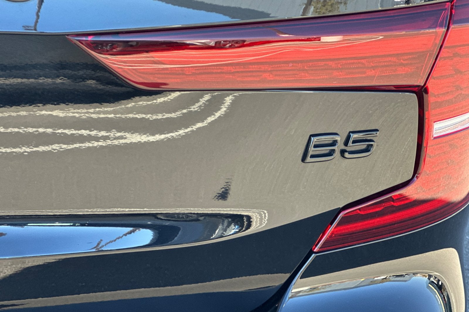 2024 Volvo S60 B5 Plus Black Edition